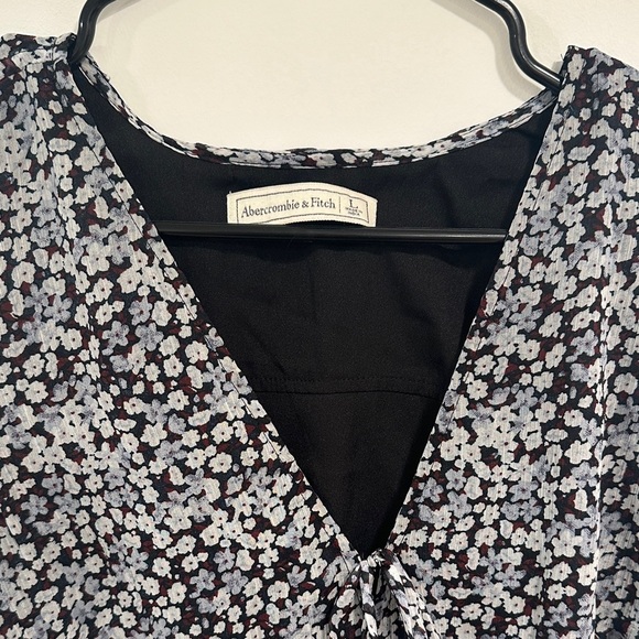 Abercrombie & Fitch Black and White Floral Bodysuit - Picture 2 of 4